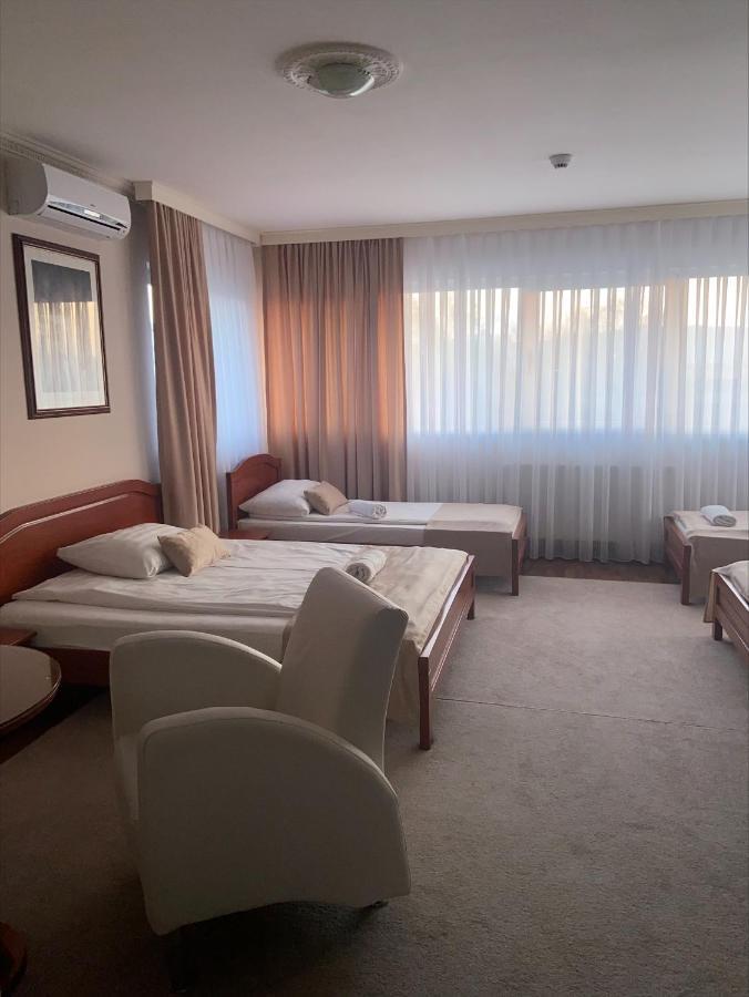 Hotel New Milenium Lukavac Luaran gambar