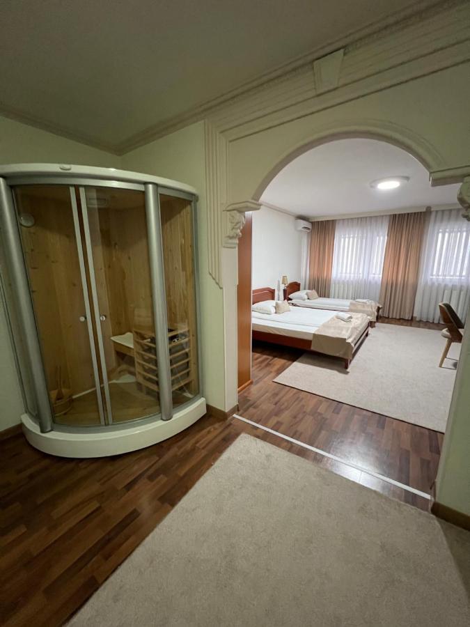 Hotel New Milenium Lukavac Luaran gambar